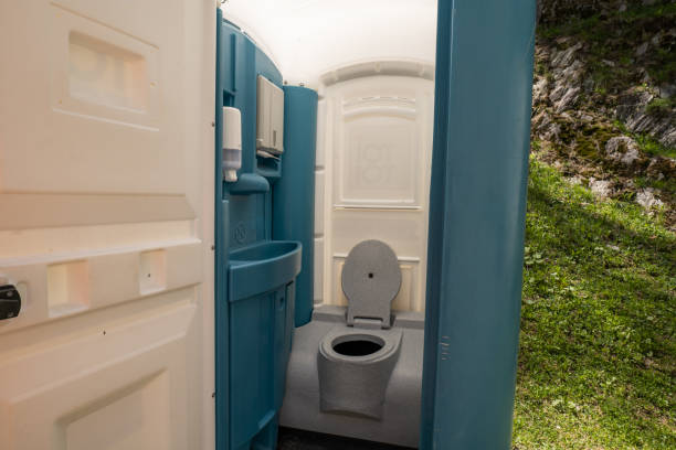 Best Portable restroom trailer rental  in Mvern, AL